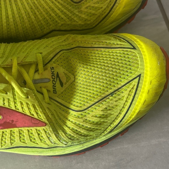 Brooks Men's Mazama Size 10.5 Vibrant Yellow and Red Athletic Shoes - Picture 2 of 11